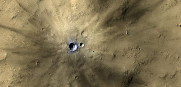 Камера HiRISE обнаружила много кратеров на марсе